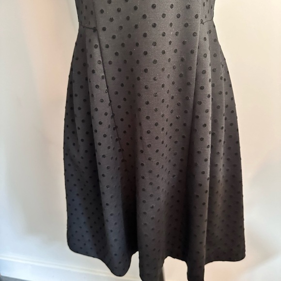 Kensie Black A-line Mini Dress with Cap Sleeves and Crew Neck - Picture 4 of 7